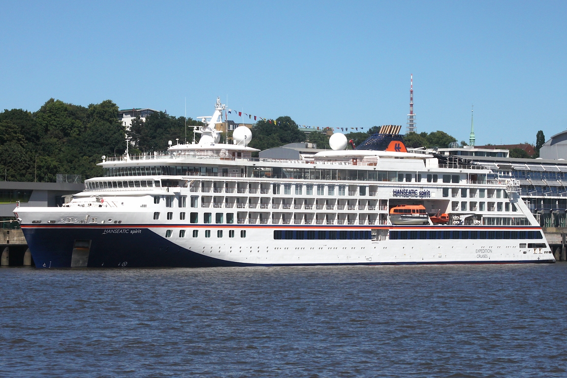 Kreuzfahrtschiff HANSEATIC SPIRIT (IMO 9857640); Eigner/Betreiber: Hapag Lloyd Exped. Cruises; Datum: 23.06.2026; Aufnahmeort: Elbe/Hafen Hamburg, Deutschland.