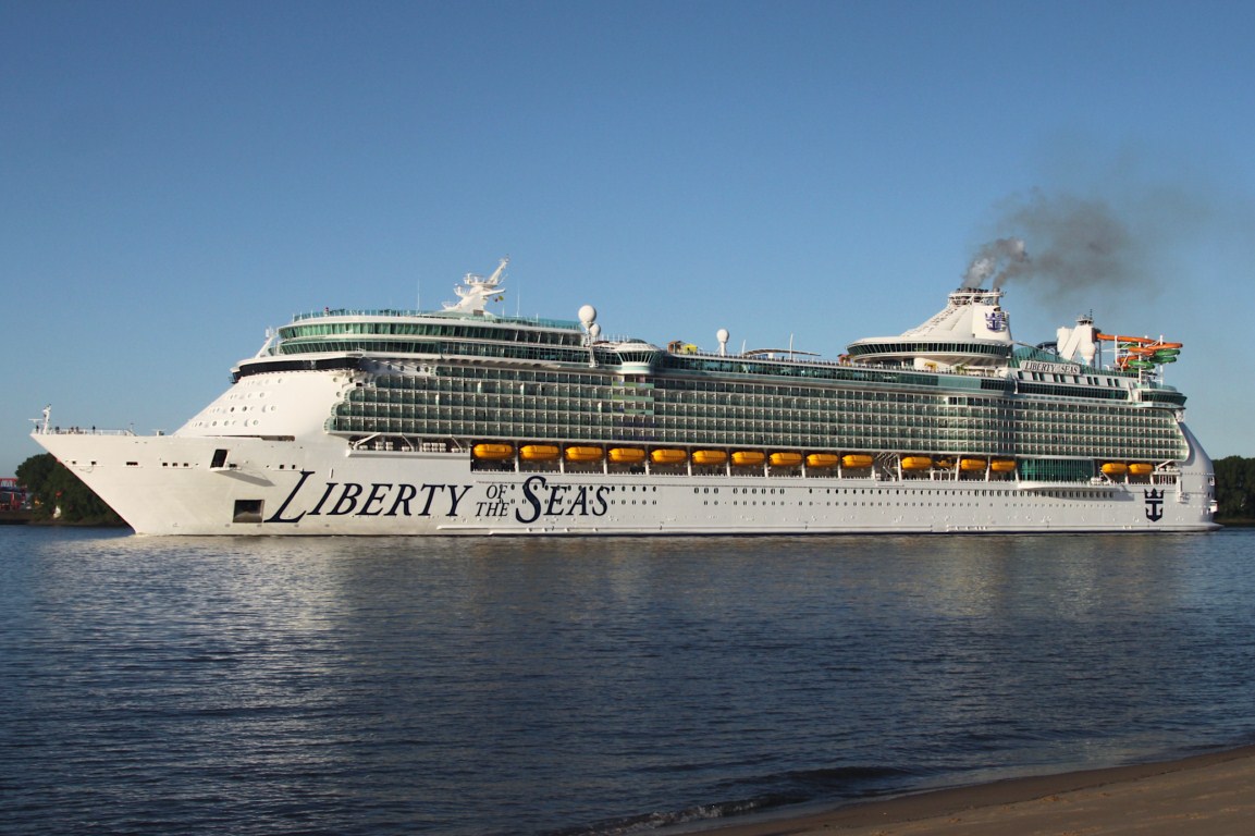 Kreuzfahrtschiff LIBERTY OF THE SEAS (IMO 9330032); Datum: 21.07.2026; Aufnahmeort: Elbe/Hafen Hamburg, Deutschland.