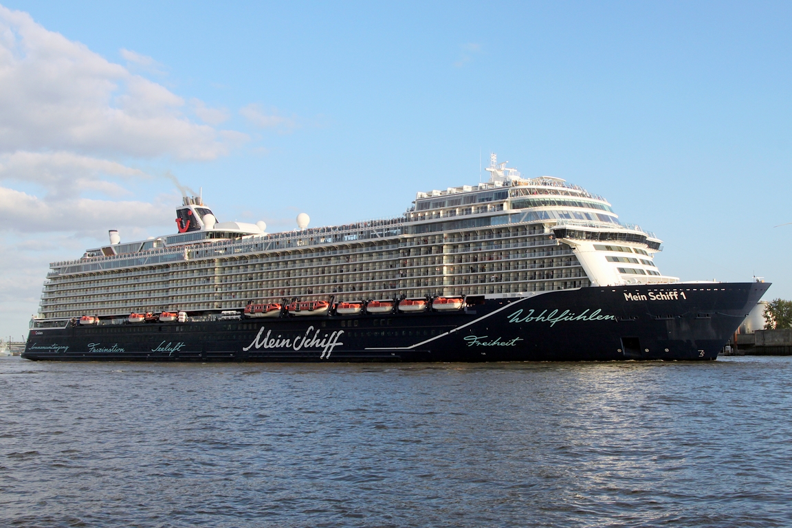 Kreuzfahrtschiff MEIN SCHIFF 1 (IMO 9783564); Eigner/Betreiber: TUI Cruises; Datum: 24.08.2026; Aufnahmeort: Elbe/Hafen Hamburg, Deutschland.