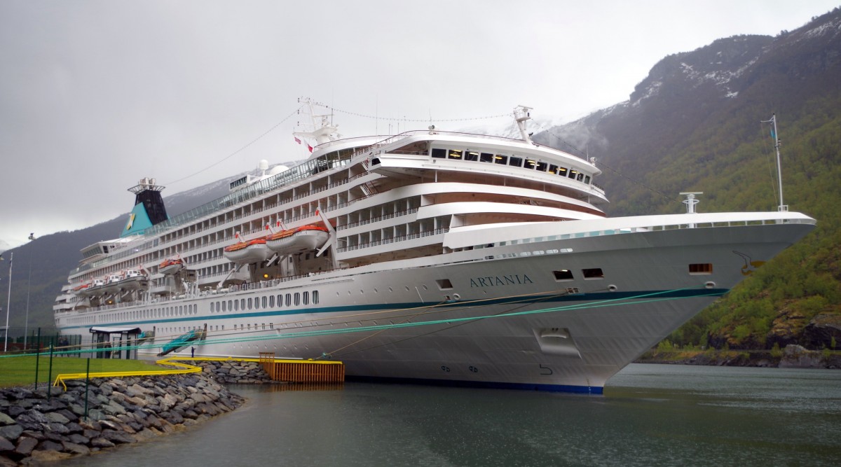 Kreuzfahrtschiff MS  Artania  der Phoenix Reisen am 12.05.15 in Flam (NOR)