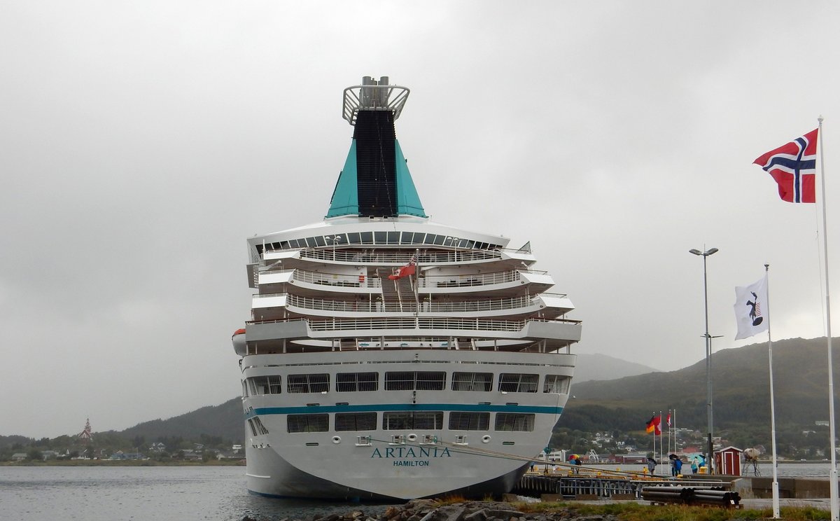 Kreuzfahrtschiff MS Artania von Phoenix Reisen Bonn am 01.09.16 in Leknes (NOR).