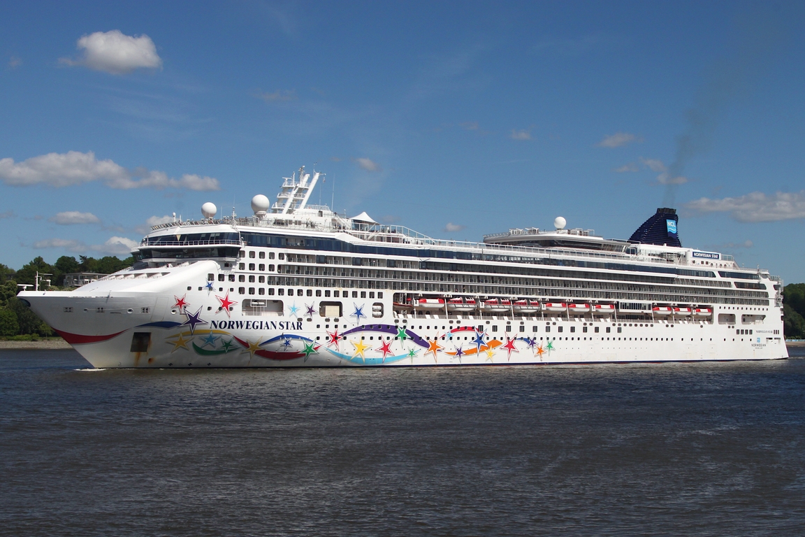 Kreuzfahrtschiff NORWEGIAN STAR (IMO 9195157); Eigner/Betreiber: NCL; Datum: 07.05.2026; Aufnahmeort: Elbe/Hafen Hamburg, Deutschland.