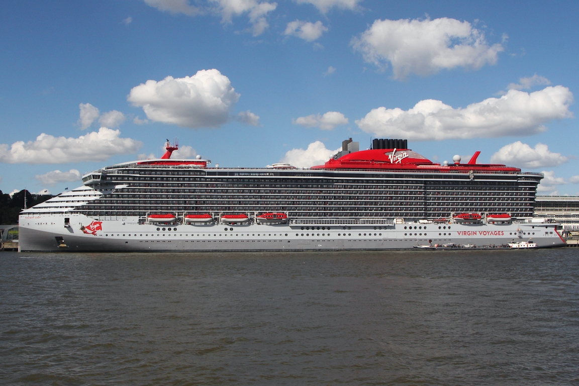 Kreuzfahrtschiff VALIANT LADY (IMO 9805336); Datum: 25.08.2026; Aufnahmeort: Elbe/Hafen Hamburg, Deutschland.