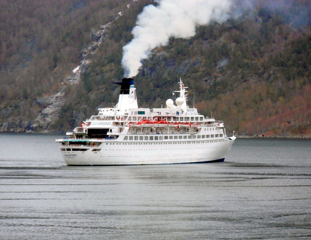 Kreuzfartschiff  Discovery  am 08.04.14 im Eidfjord-Norwegen