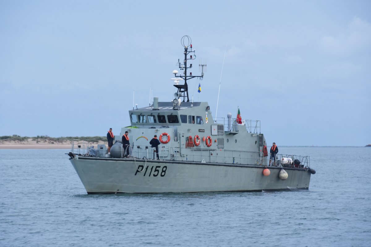 Küstenpatrouillenboot SAGITÁRIO der portugiesischen Marine auf dem Rio Guadina vor Vila Real de Santo António/Portugal, 14.03.2022