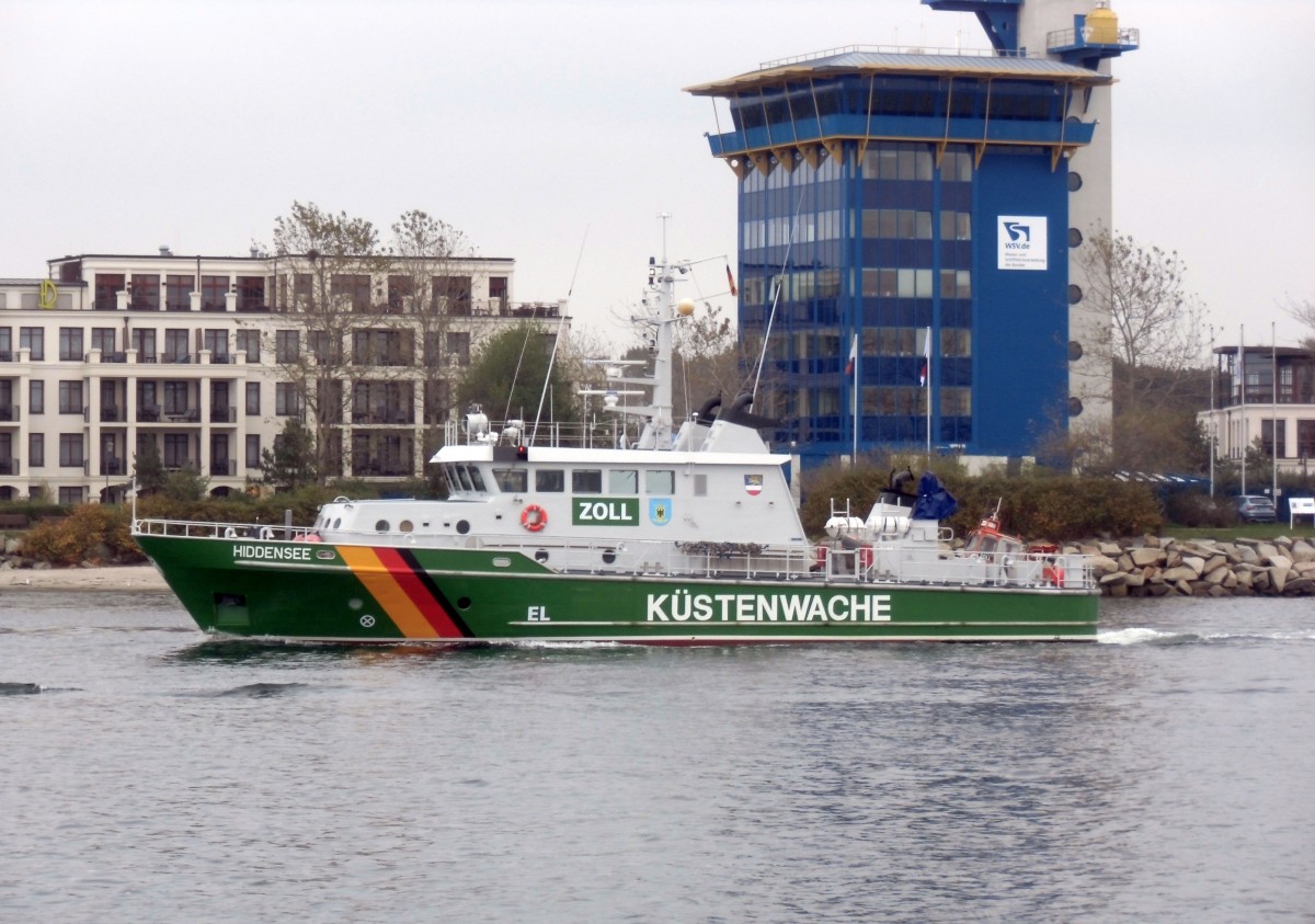Küstenwach-/Zollschiff  Hiddensee  am 16.10.14 in Rostock.