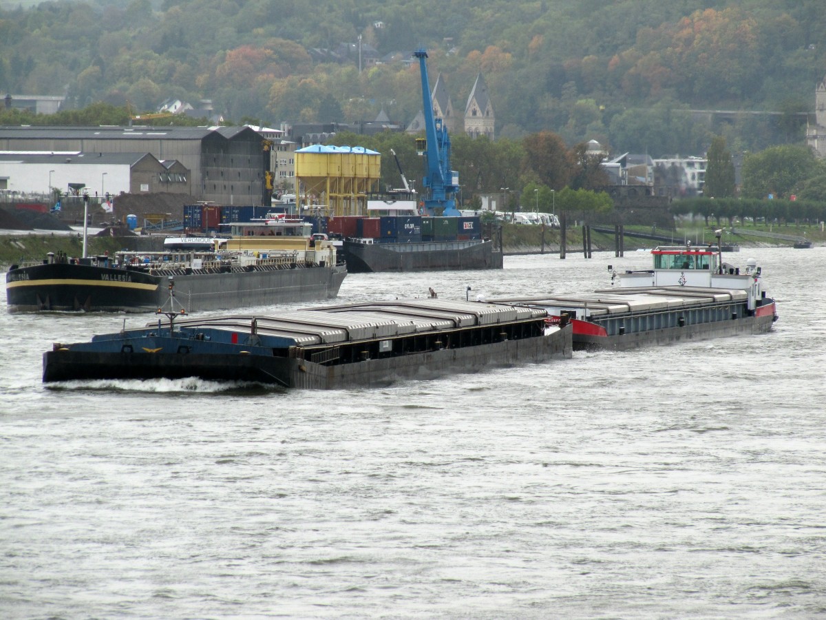 KV , bestehend aus dem GSL Euroports II und dem GMS Ganges (06003802 , 94,80 x 11,04m) am 22.10.2014 bei Andernach auf Rhein-Bergfahrt.