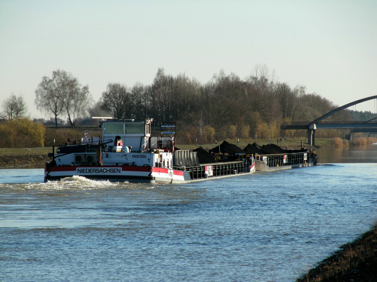 KVB SGMS Niedersachsen 2 (04003680 , 80 x 9m) & GSL Hannover 2 (04030060 , 82 x 9m) am 27.02.2019 im Elbe-Seitenkanal vor Lüder auf Bergfahrt.