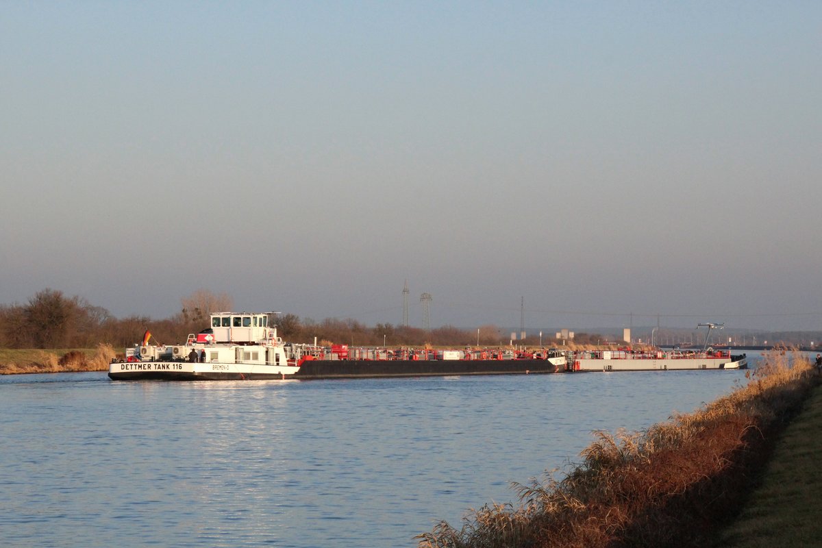 KVB TMS Dettmer Tank 116 (04802310 , 86 x 9m) & TSL Dettmer Tank 110 (02327540 , 65 x 8,2m) am 17.01.2020 im Mittellandkanal zu Berg beim Abbiegen nach Steuerbord zur Schleuse Rothensee.