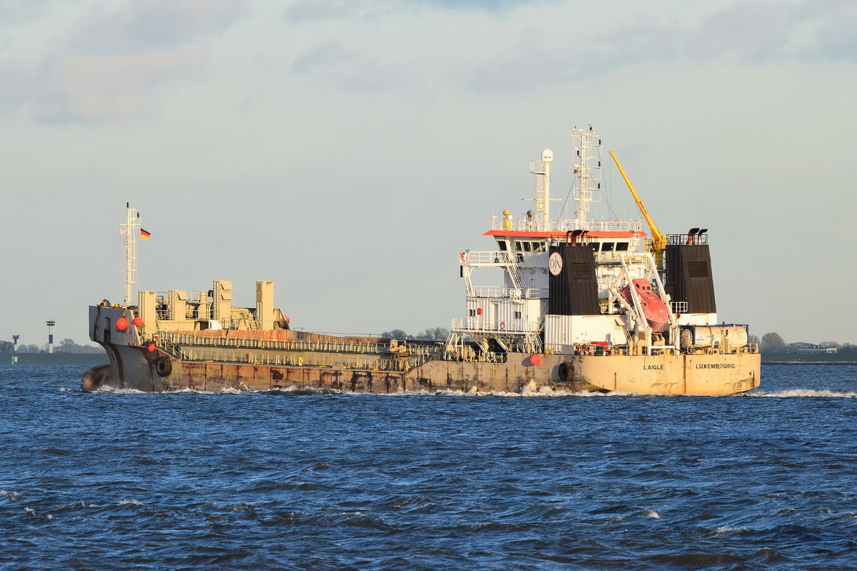 L Aigle , Saugbagger , IMO  9303326 , Baujahr 2005 , 99.5 × 19.4m , Cuxhaven , 13.05.2019