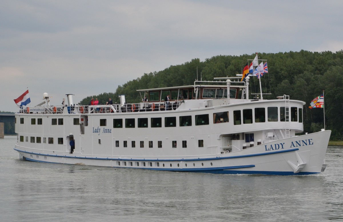 ,,Lady Anne“  ein Niederländisches Flusskreuzfahrtschiff  auf dem Rhein bei Germersheim. Beobachtet am 09.06.2015 