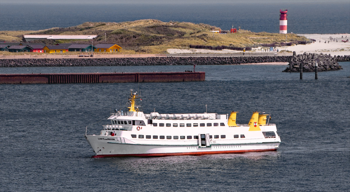 LADY VON BÜSUM vor Helgoland. Aufnahme vom 22.07.2015