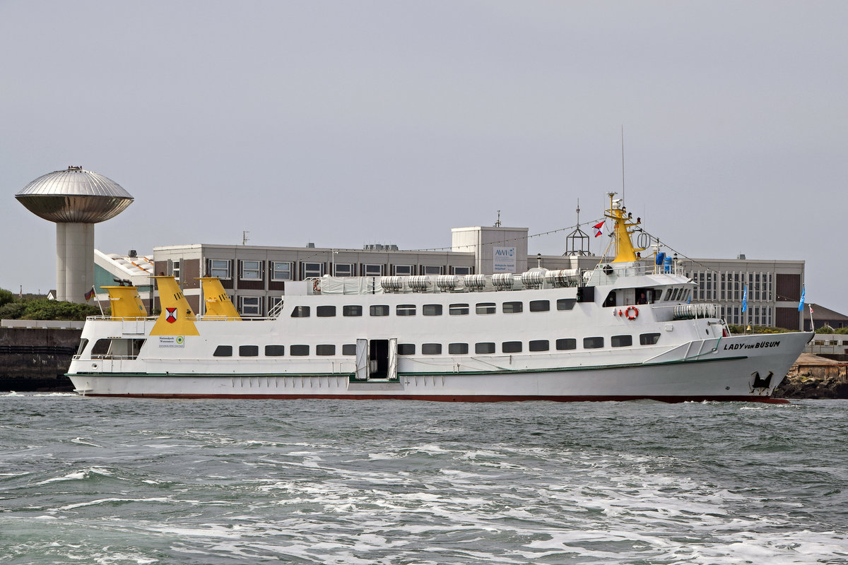 LADY VON BÜSUM vor Helgoland. Aufnahme vom 22.07.2015