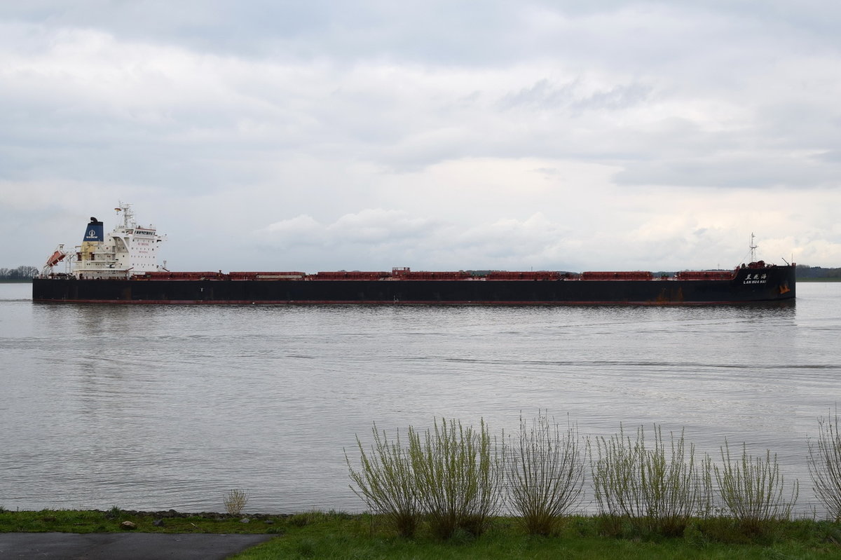 LAN HUA HAI , Massengutschiff , IMO 9620542 , Baujahr 2013 , 254 x 43m , 26.04.2016 Grünendeich