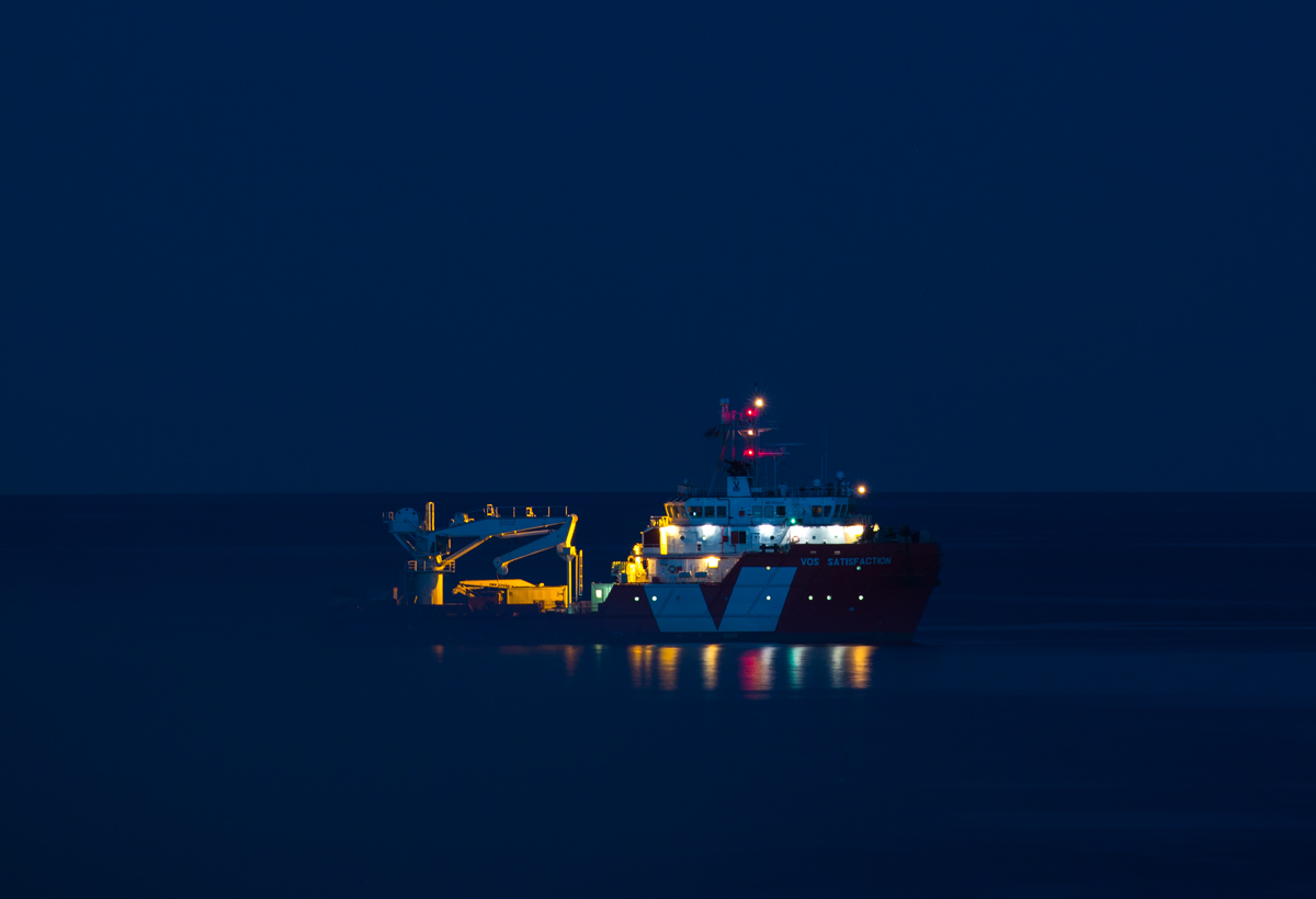 Langzeit Belichtung von VOS SATISFAKTION vor Sassnitz nach dem Höhenfeuerwerk. - 09.07.2017