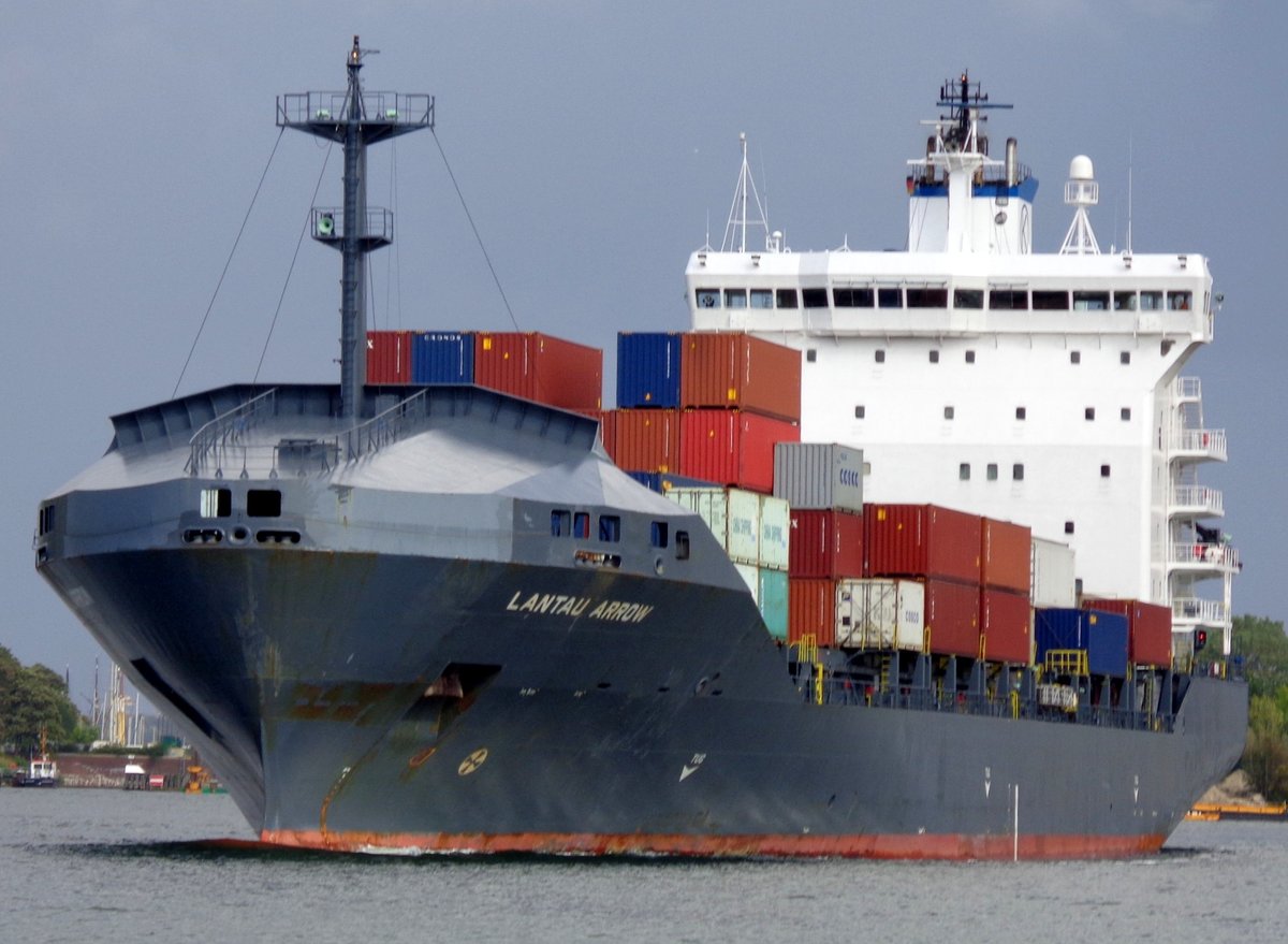 LANTAU ARROW - IMO= 9220067 - Bj.2001 - 14901 To. - 1216 TEU - 18002 KW. - 21 Kn.
ex= AMALTHEA - am 02.09.2015 im Kieler Nordhafen - NOK.