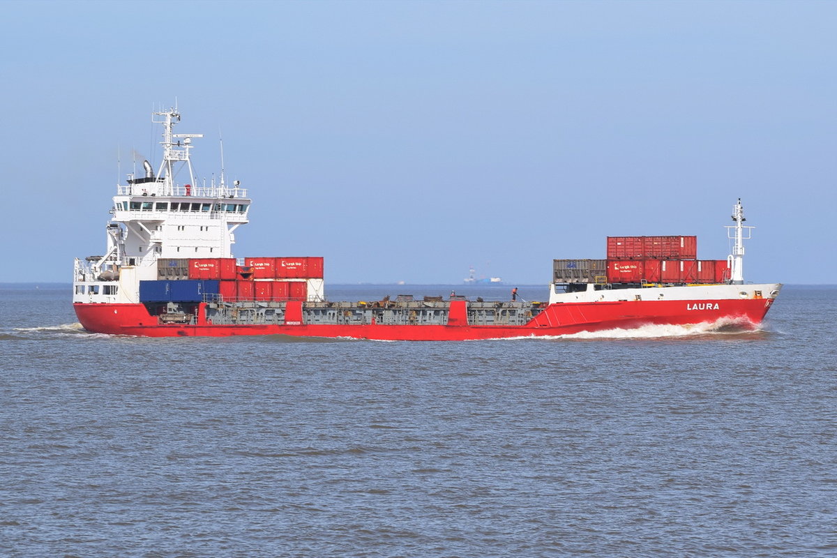 LAURA , General Cargo , IMO 9126223 , Baujahr 1996 , 119.85 × 17.9m , 466 TEU , 07.04.2018 Cuxhaven
