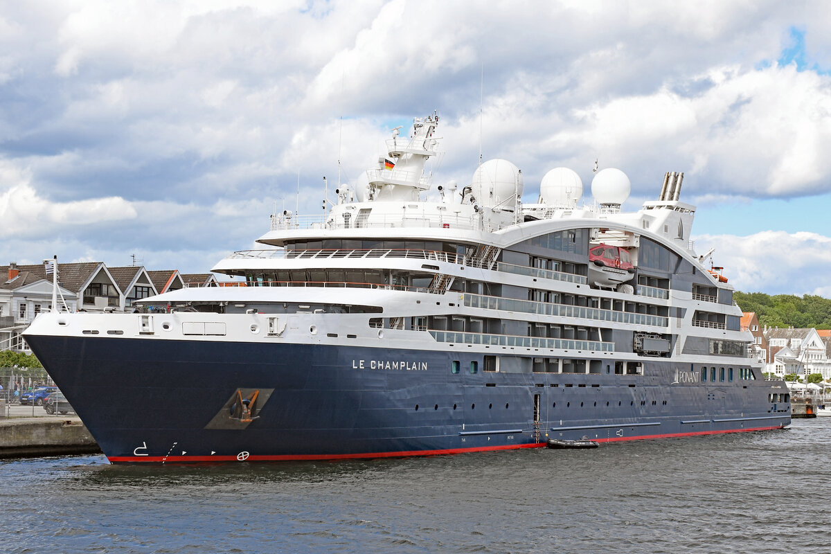 LE CHAMPLAIN (IMO 9814038) am 26.05.2022 im Hafen von Lübeck-Travemünde