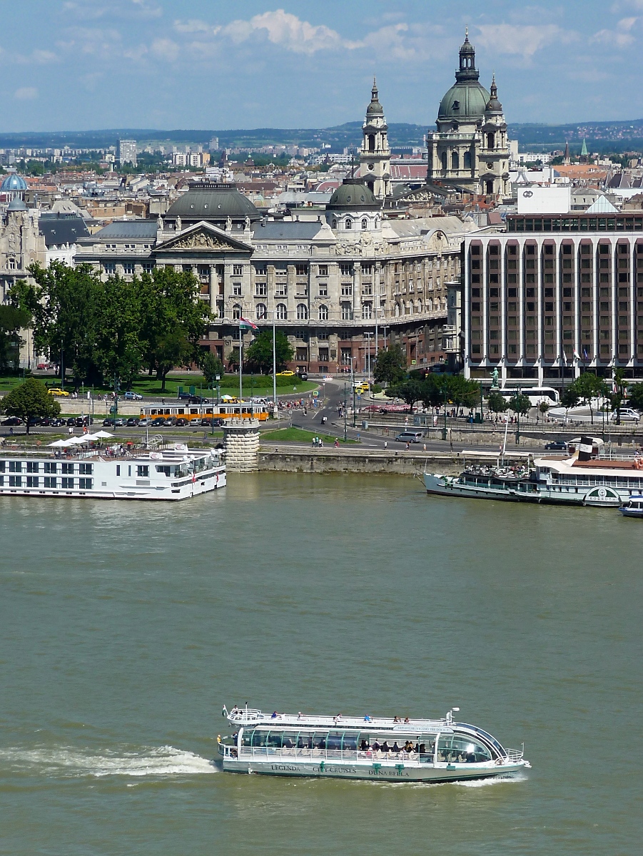 Legenda City Cruises  Duna Bella  auf der Donau in Budapest, 7.8.16