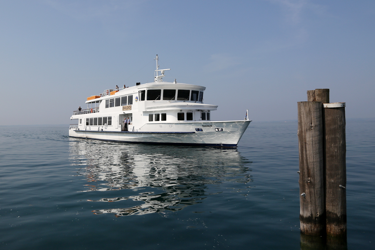 Linienschiff  Baldo  beim Anlegemanöver in Bardolino, 03.06.2015