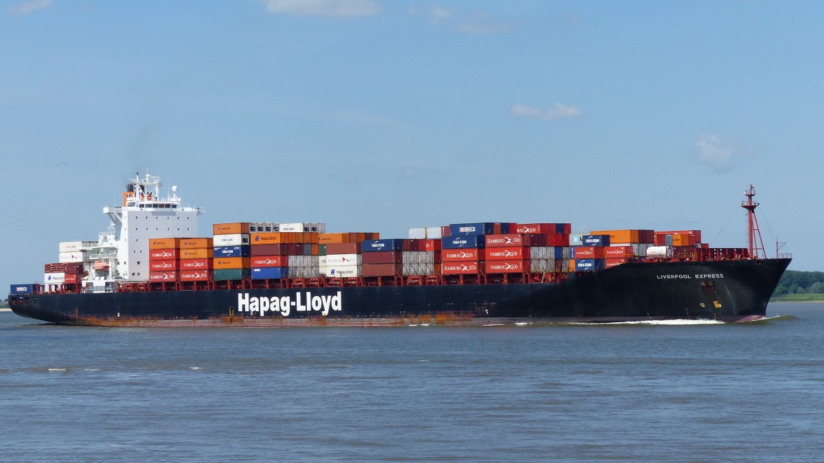  Liverpool Express . 30.05.2014
completion year: 2002 / 09 
overall length (m): 281,00 
overall beam (m): 32,20 
maximum draught (m): 12,50 
maximum TEU capacity: 4115 
container capacity at 14t (TEU): 2718 
reefer containers (TEU): 1.300 
deadweight (ton): 54.157 
 
