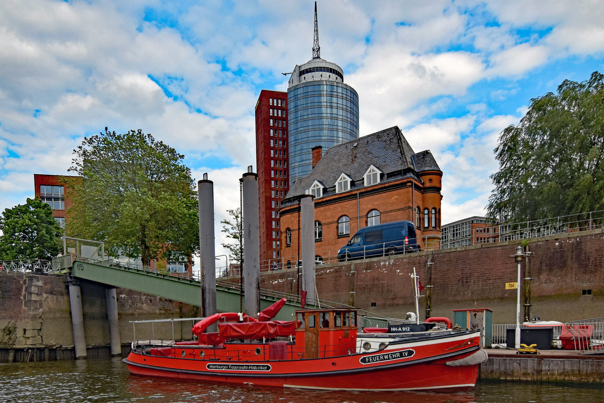 Löschboot FEUERWEHR IV (ENI 05110270) am 27.05.2019 an der Kehrwiederspitze im Hafen von Hamburg 