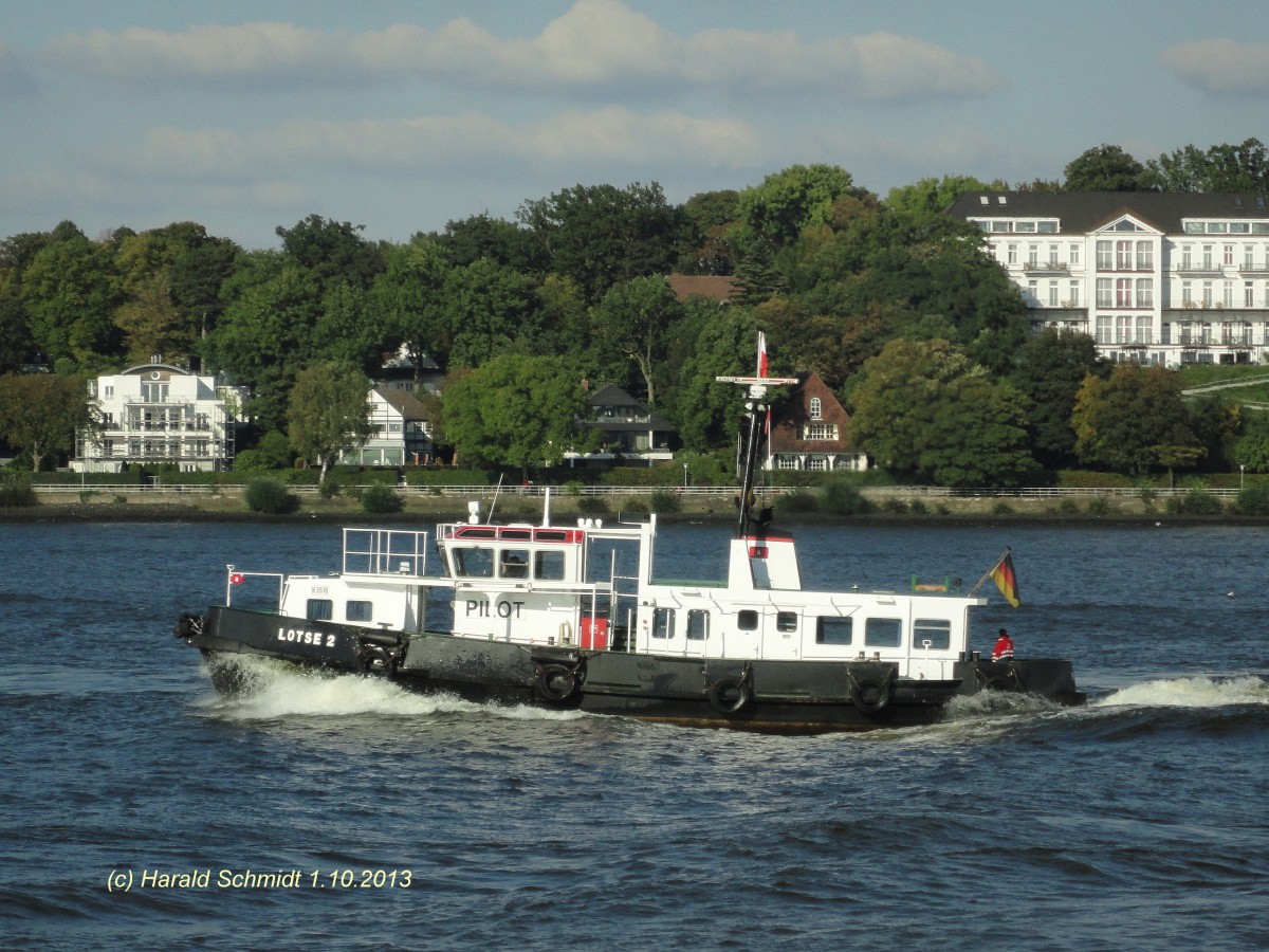 LOTSE 2  am 1.10.2013 auf der Elbe Höhe Finkenwerder /
Lotsenversetzboot / BRZ 93 / Lüa 23, B 6,2m, Tg 1,9m / 13 kn / 1997 bei Grube, Oortkaten bei Hamburg / Heimathafen: Hamburg /
