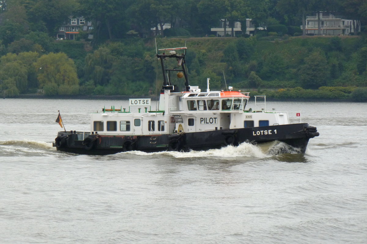 Lotsenboot 'Lotse 1', auf der Elbe bei Finkenwerder am 10.10.2016.