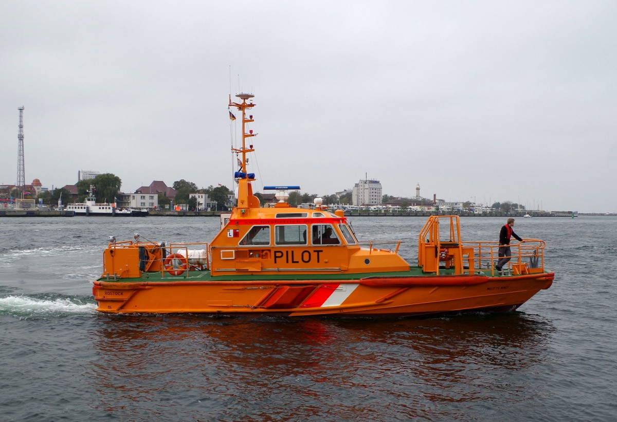 Lotsenboot  Pilot Muttland  am 18.10.14 in Rostock.