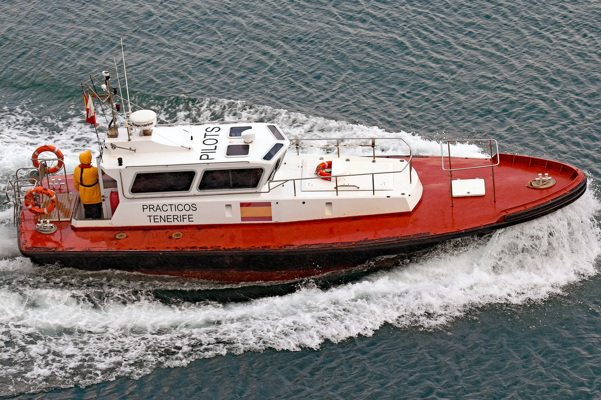 Lotsenboot PRACTICOS ANAGA P im Hafen von Santa Cruz de Tenerife. Aufnahme vom 11.02.2017