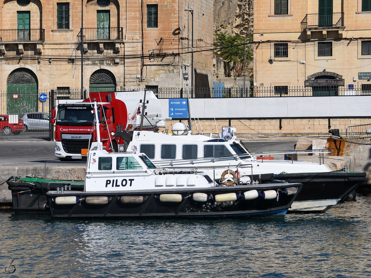 Lotsenboote im Hafen von Valletta. (Oktober 2017)
