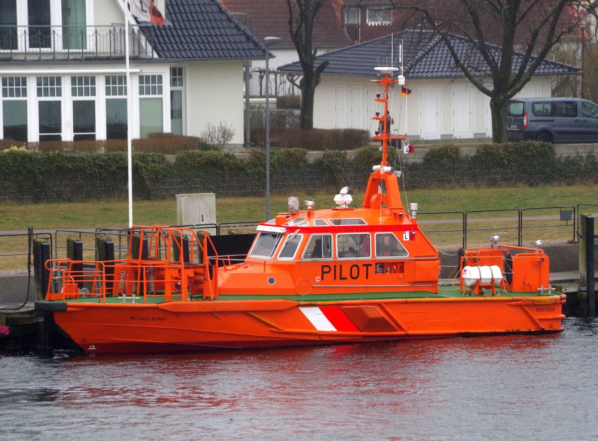 Lotsenfahrzeug (Pilot) Meckelborg am 18.03.16 in Rostock