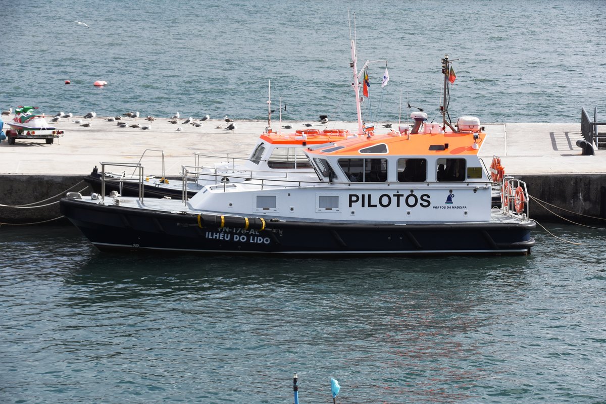 Lotsenschiff ILHÉU DO LIDO im Hafen von Funchal / gesehen in Funchal (Madeira/Portugal), 02.02.2018