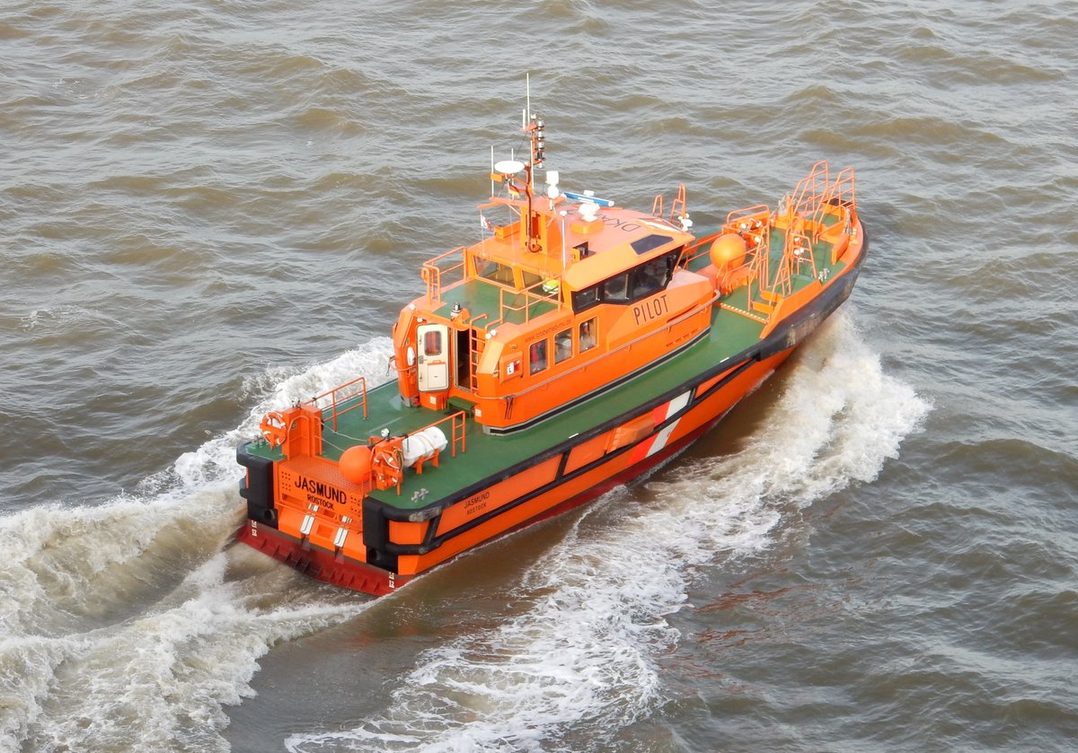 Lotsenschiff JASMUND am 28.05.17 in Bremerhaven