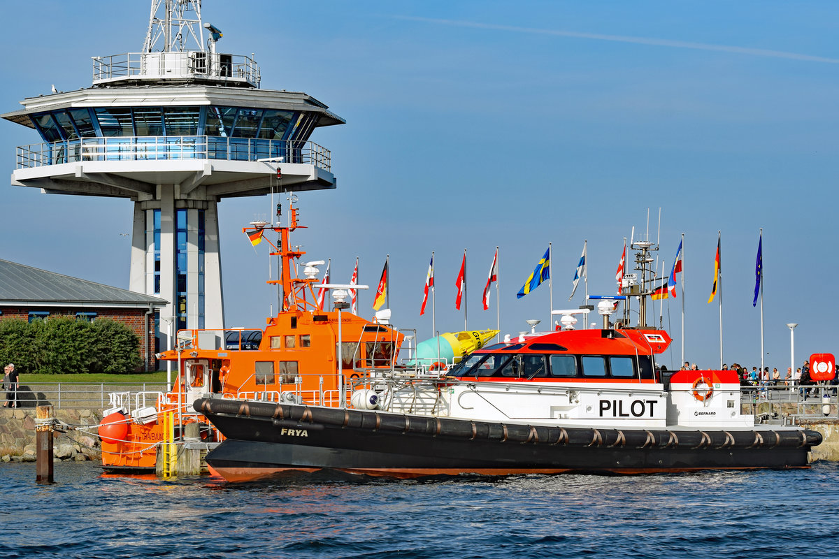 Lotsenversetzboot FRYA am 6.10.2018 im Hafen von Lübeck-Travemünde
