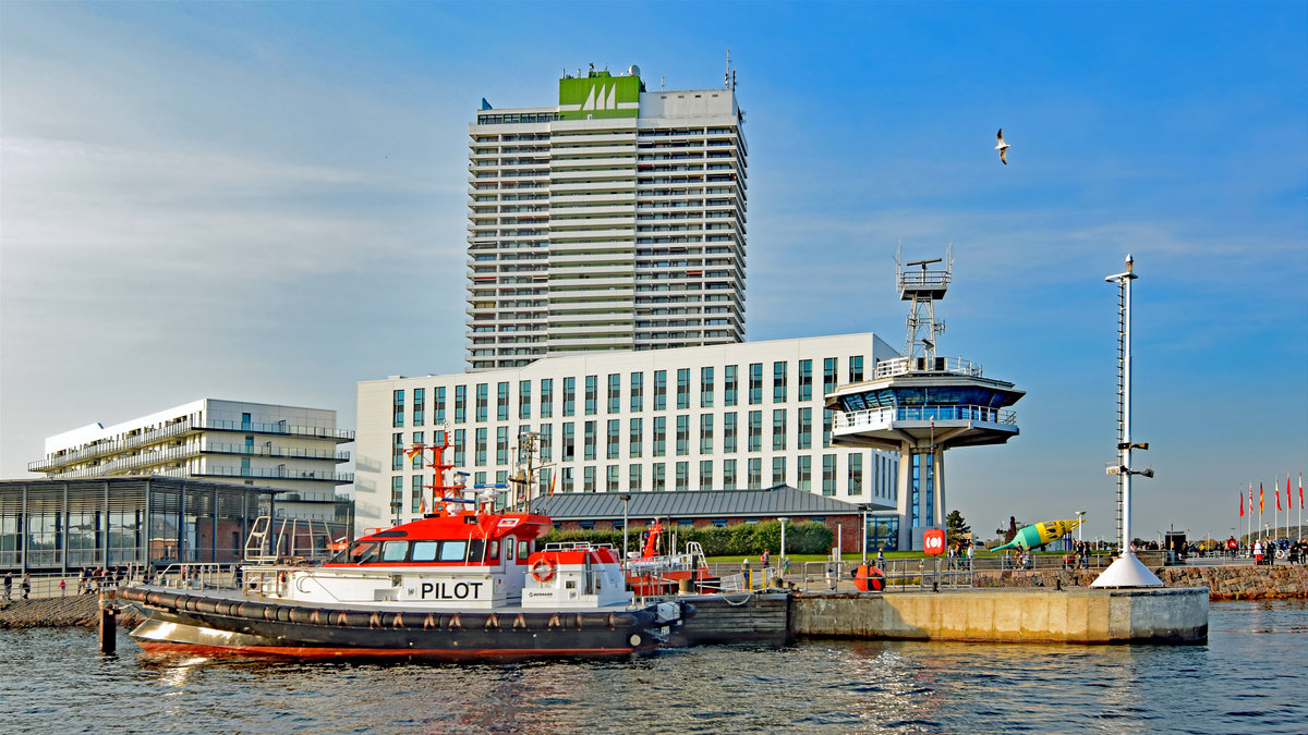 Lotsenversetzboot FRYA am 6.10.2018 in Lübeck-Travemünde