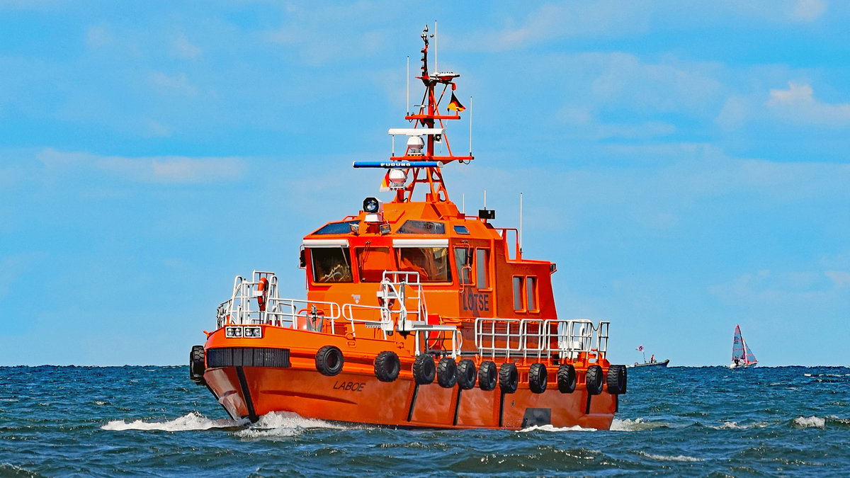 Lotsenversetzboot LABOE am 1.7.2018 vor Lübeck-Travemünde