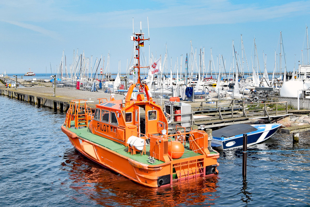 Lotsenversetzboot MECKELBORG am 30.08.2017 in Rostock-Warnemünde