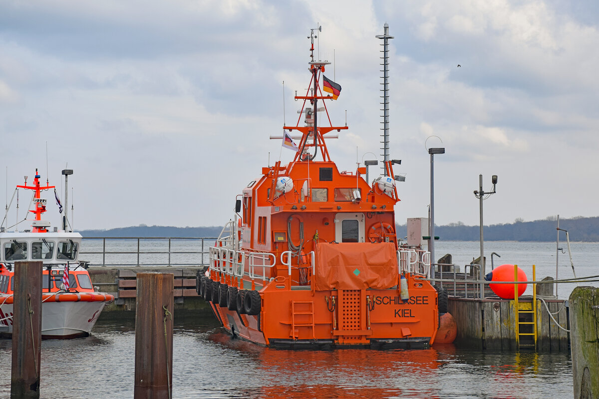 Lotsenversetzboot SCHILKSEE am 09.03.2023 in Lübeck-Travemünde