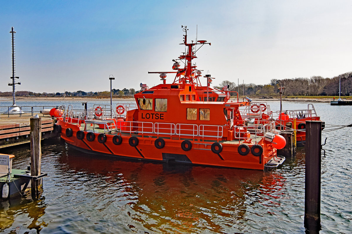 Lotsenversetzboot STEIN am 12.04.2020 im Hafen von Lübeck-Travemünde