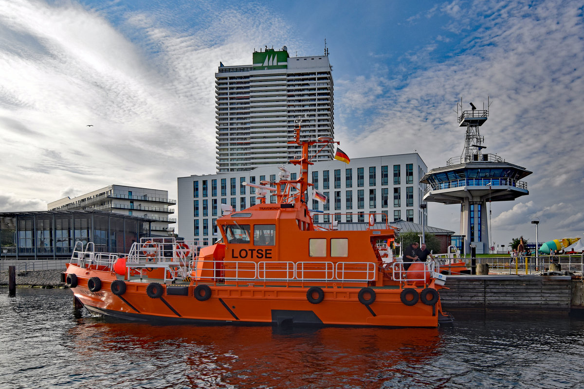 Lotsenversetzboot TRAVEMÜNDE am 16.08.2019 im Hafen von Lübeck-Travemünde