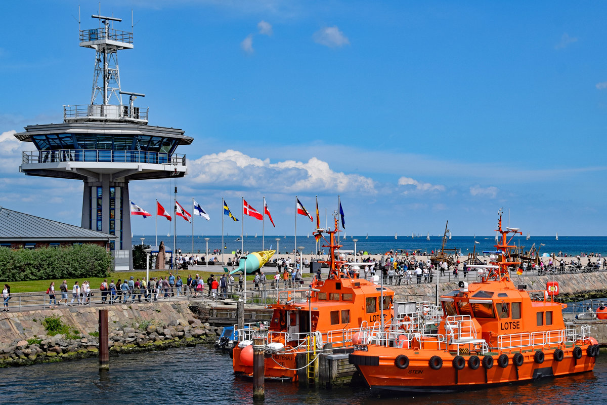 Lotsenversetzboote STEIN und HOLTENAU am 9.6.2019 in Lübeck-Travemünde