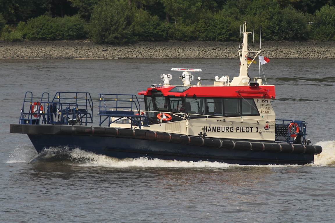 Lotsenversetzer HAMBURG PILOT 3 (IMO 04814760); Eigner/Betreiber: HPA; Datum: 14.07.2025; Aufnahmeort: Elbe/Hafen Hamburg, Deutschland.