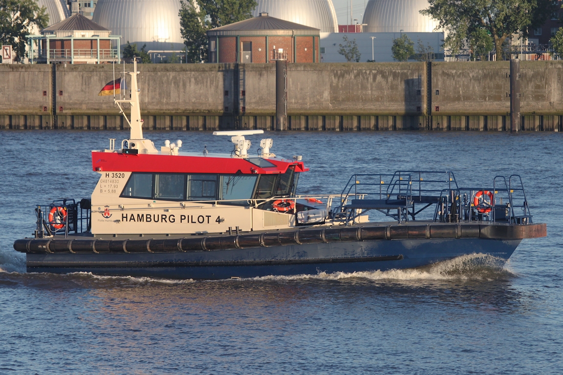 Lotsenversetzer HAMBURG PILOT 4 (ENI 04814830); Eigner/Betreiber: HPA; Datum: 24.05.2026; Aufnahmeort: Elbe/Hafen Hamburg, Deutschland.