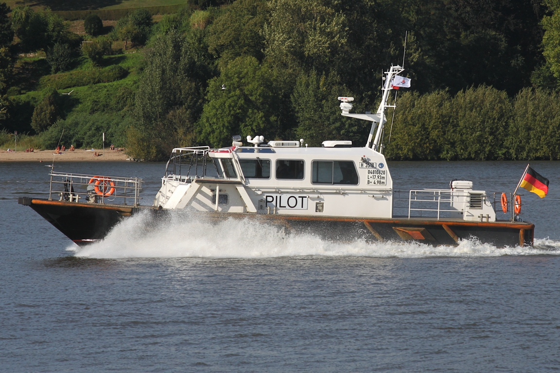Lotsenversetzer LOTSE 4 (ENI 04810620); Eigner/Betreiber: Lotsendienst Hamburg; Datum: 19.09.2025; Aufnahmeort: Elbe/Hafen Hamburg, Deutschland