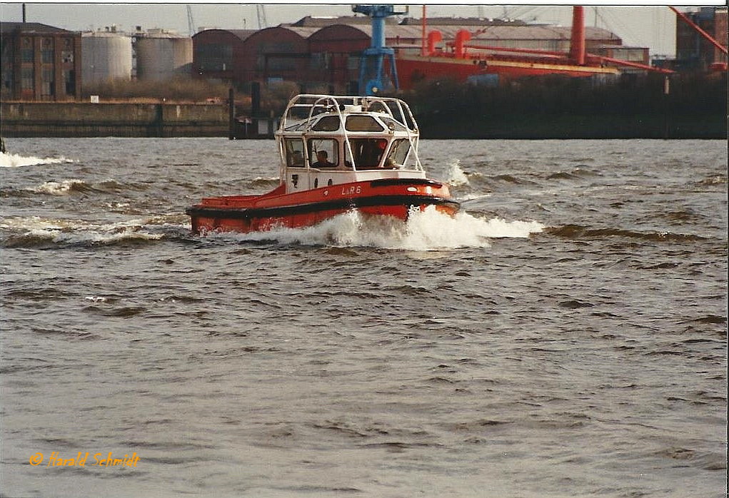 L&R 6 am  21.10.2009, Hamburg, Elbe Höhe B+V /
Festmacher, Typ Hamburg II / Lüa 11,92 m, B 3,92 m, Tg 1,6 m / 1982 bei Schiffswerft Hans Boost Maschinen und Stahlbau KG, Trier  / Reederei: Lütgens & Reimers, Hamburg / 
