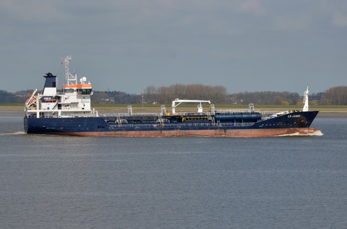 LS  JAMIE  Tanker , IMO 9418937  , Baujahr 2009  , Lühe 08.04.2015  , 106 x 17m

