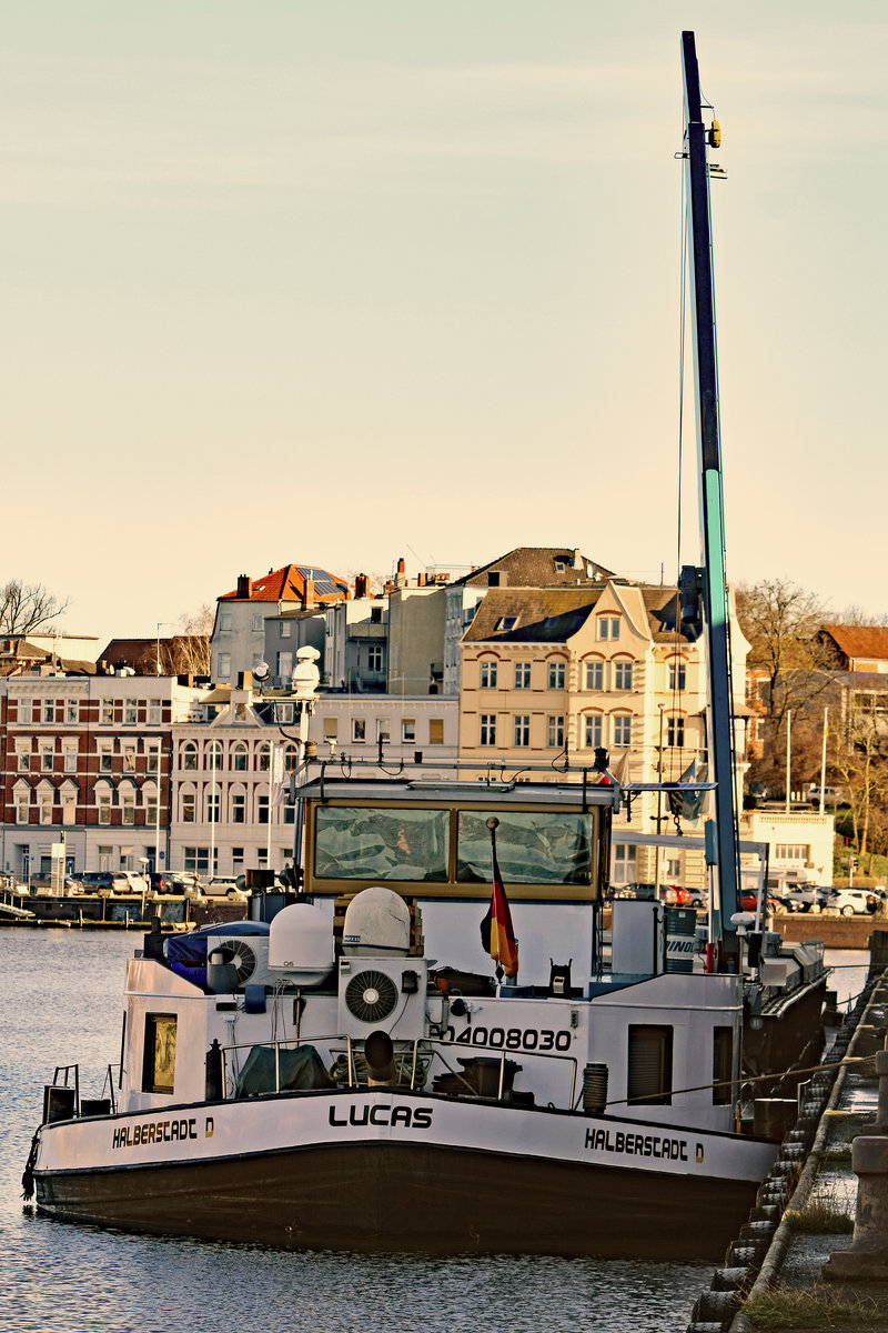 LUCAS, Europa-Nr.: 04008030, Baujahr 1955, am 05.02.2020 im Hafen von Lübeck