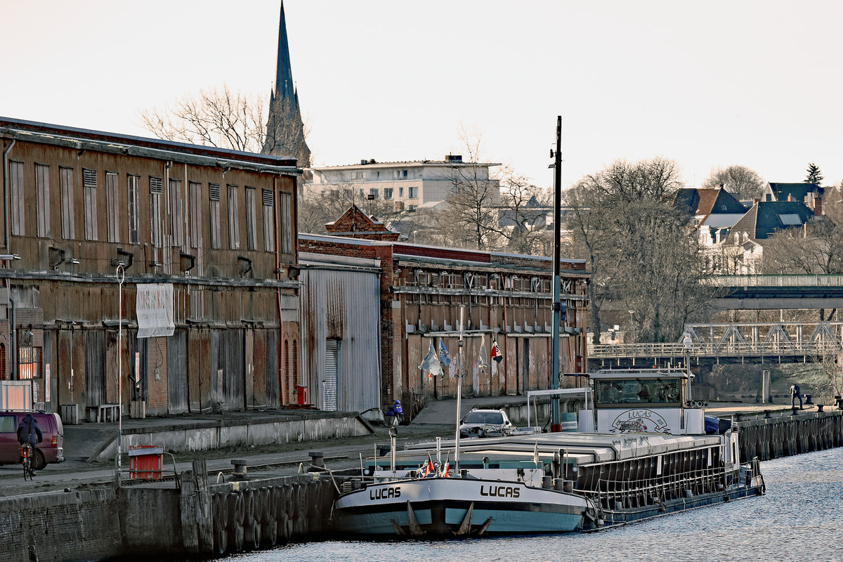 LUCAS, Europa-Nr.: 04008030, Baujahr 1955, am 05.02.2020 im Hafen von Lübeck