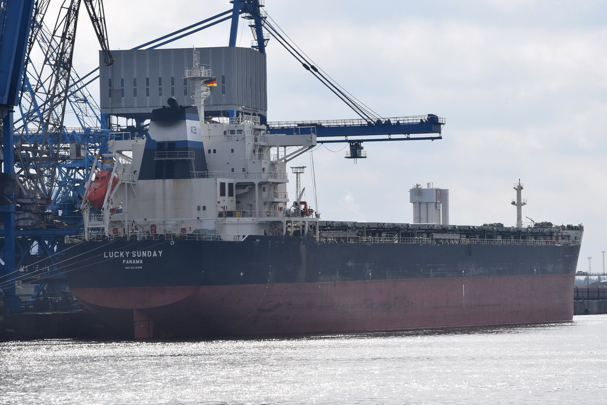 LUCKY SUNDAY , Massengutschiff,IMO 9404338, Baujahr 2009 , 229 x 32m , 29.03.2016 Rostock-Warnemünde